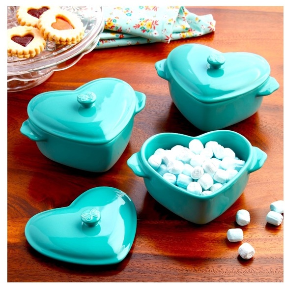 New Pioneer Woman Mini Heart Shaped Ceramic Baking Dish Set